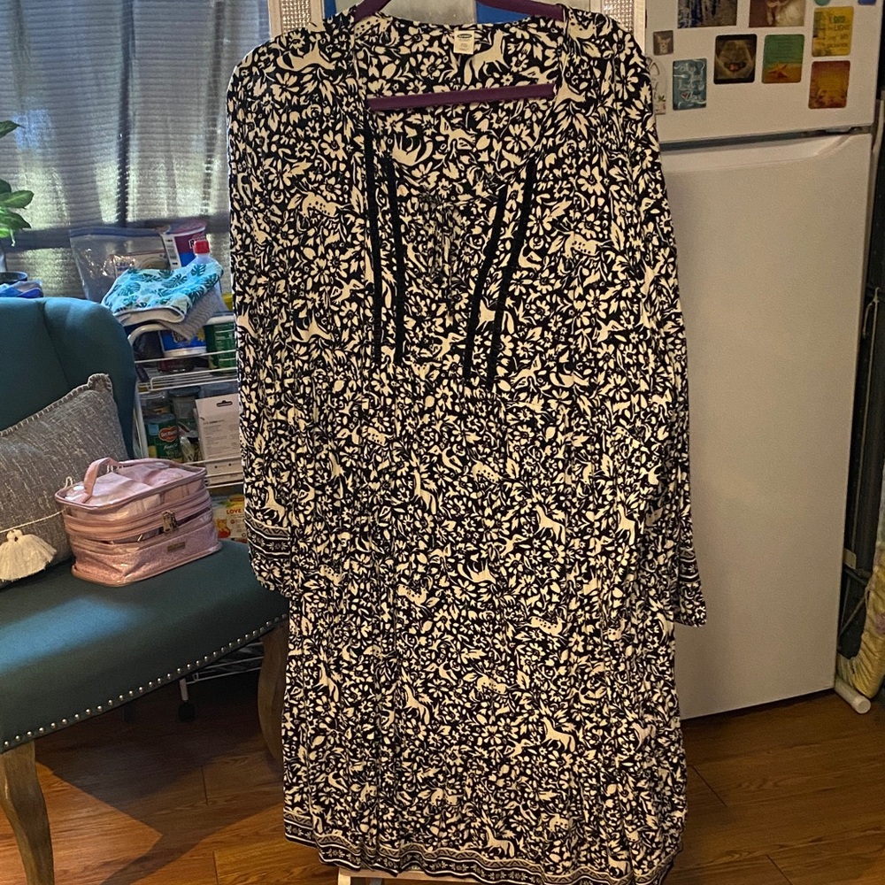 Old Navy Black and White Patterned Long Sleeve Dress